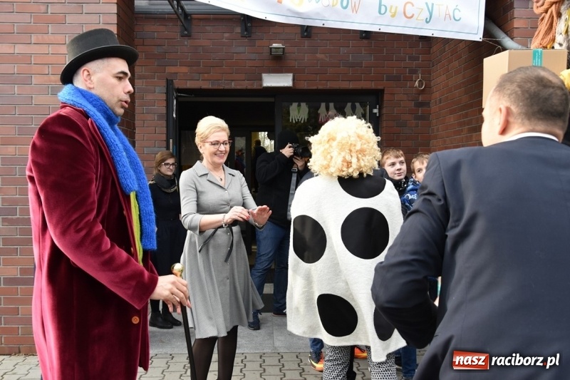 Zdjęcie w galerii na portalu naszraciborz.pl: Kobyla wygrała 1000 książek w konkursie Empiku  wiadomości z regionu