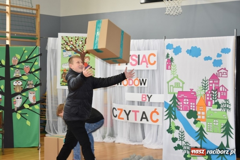 Zdjęcie w galerii na portalu naszraciborz.pl: Kobyla wygrała 1000 książek w konkursie Empiku  wiadomości z regionu