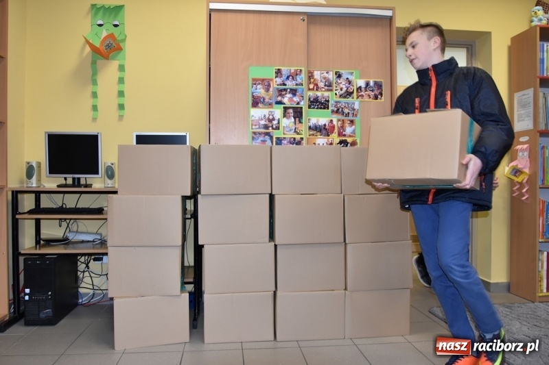 Zdjęcie w galerii na portalu naszraciborz.pl: Kobyla wygrała 1000 książek w konkursie Empiku  wiadomości z regionu