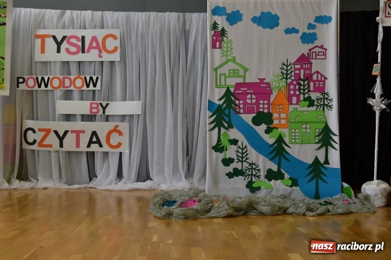 Zdjęcie w galerii na portalu naszraciborz.pl: Kobyla wygrała 1000 książek w konkursie Empiku  wiadomości z regionu