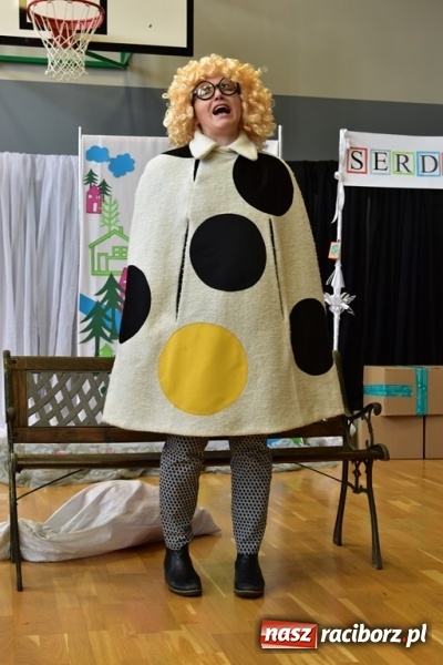 Zdjęcie w galerii na portalu naszraciborz.pl: Kobyla wygrała 1000 książek w konkursie Empiku  wiadomości z regionu