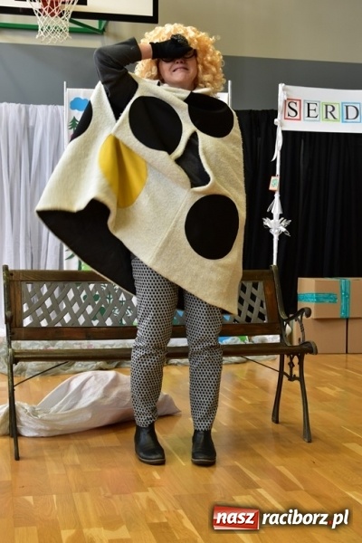 Zdjęcie w galerii na portalu naszraciborz.pl: Kobyla wygrała 1000 książek w konkursie Empiku  wiadomości z regionu