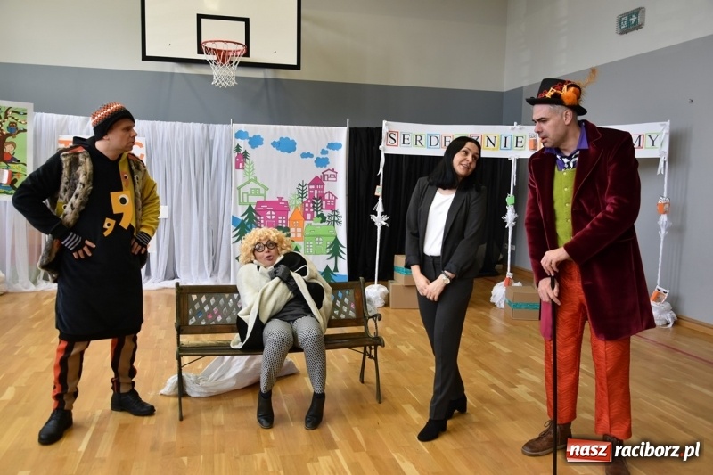 Zdjęcie w galerii na portalu naszraciborz.pl: Kobyla wygrała 1000 książek w konkursie Empiku  wiadomości z regionu