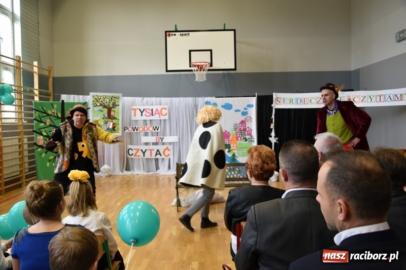 Zdjęcie w galerii na portalu naszraciborz.pl: Kobyla wygrała 1000 książek w konkursie Empiku  wiadomości z regionu