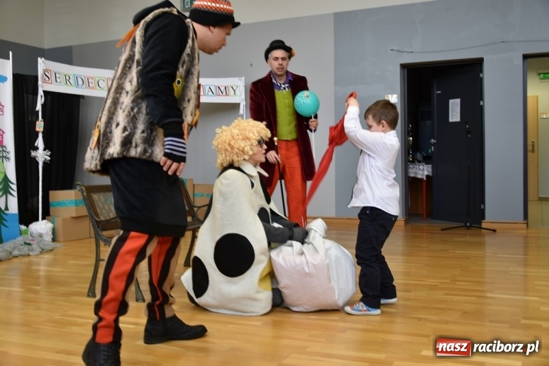 Zdjęcie w galerii na portalu naszraciborz.pl: Kobyla wygrała 1000 książek w konkursie Empiku  wiadomości z regionu