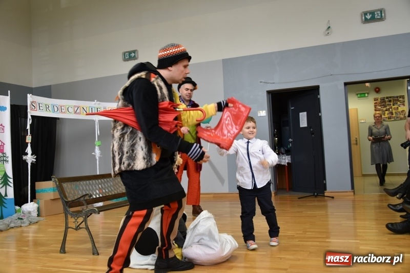 Zdjęcie w galerii na portalu naszraciborz.pl: Kobyla wygrała 1000 książek w konkursie Empiku  wiadomości z regionu