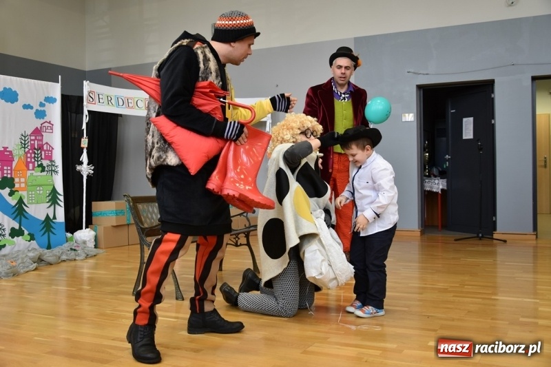 Zdjęcie w galerii na portalu naszraciborz.pl: Kobyla wygrała 1000 książek w konkursie Empiku  wiadomości z regionu