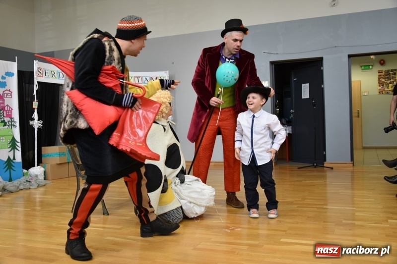 Zdjęcie w galerii na portalu naszraciborz.pl: Kobyla wygrała 1000 książek w konkursie Empiku  wiadomości z regionu