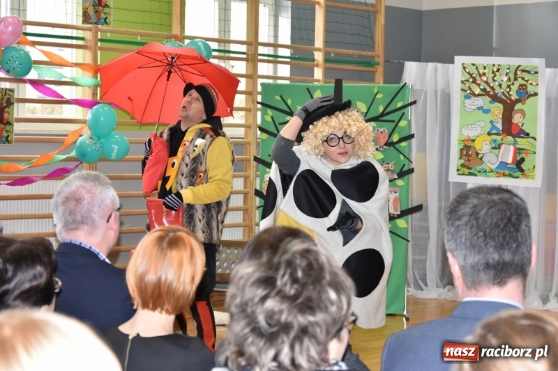 Zdjęcie w galerii na portalu naszraciborz.pl: Kobyla wygrała 1000 książek w konkursie Empiku  wiadomości z regionu