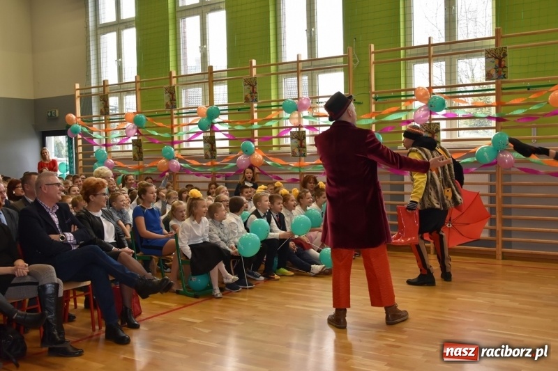 Zdjęcie w galerii na portalu naszraciborz.pl: Kobyla wygrała 1000 książek w konkursie Empiku  wiadomości z regionu