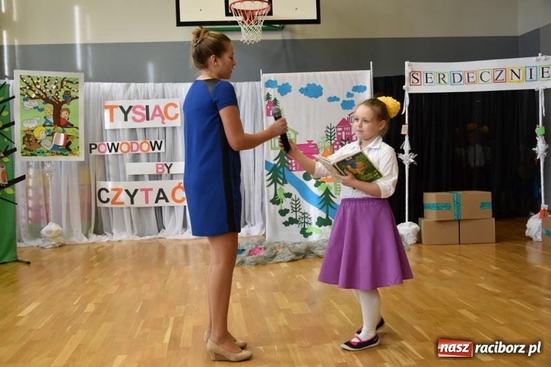 Zdjęcie w galerii na portalu naszraciborz.pl: Kobyla wygrała 1000 książek w konkursie Empiku  wiadomości z regionu