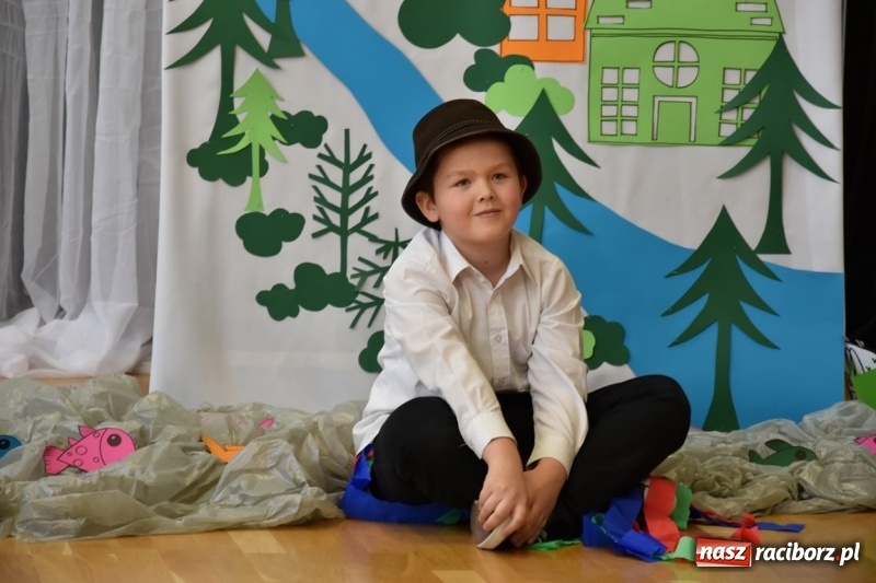 Zdjęcie w galerii na portalu naszraciborz.pl: Kobyla wygrała 1000 książek w konkursie Empiku  wiadomości z regionu