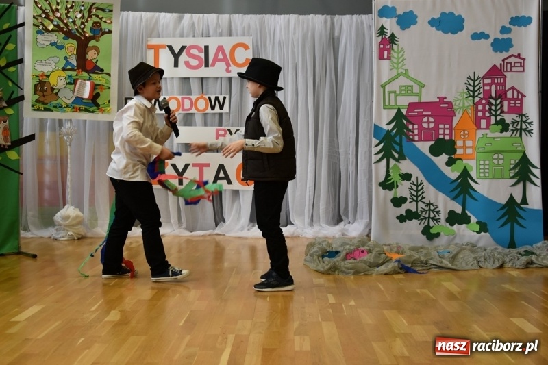 Zdjęcie w galerii na portalu naszraciborz.pl: Kobyla wygrała 1000 książek w konkursie Empiku  wiadomości z regionu