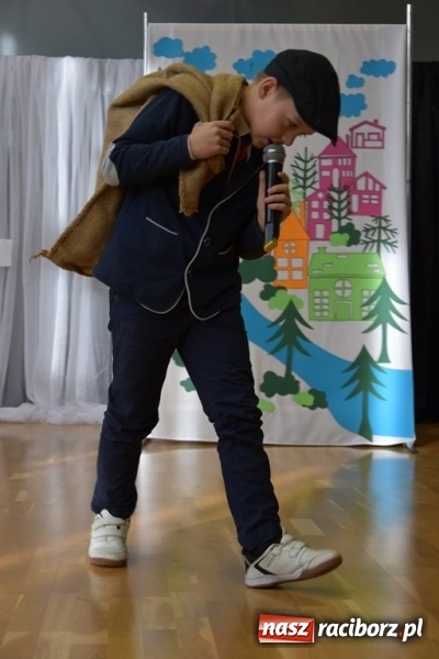 Zdjęcie w galerii na portalu naszraciborz.pl: Kobyla wygrała 1000 książek w konkursie Empiku  wiadomości z regionu