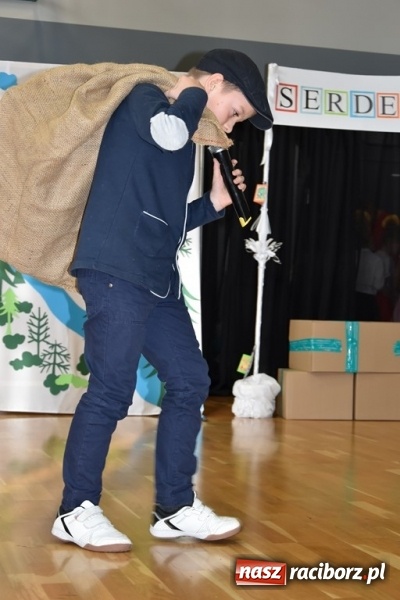 Zdjęcie w galerii na portalu naszraciborz.pl: Kobyla wygrała 1000 książek w konkursie Empiku  wiadomości z regionu