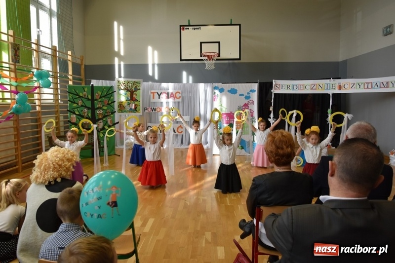 Zdjęcie w galerii na portalu naszraciborz.pl: Kobyla wygrała 1000 książek w konkursie Empiku  wiadomości z regionu