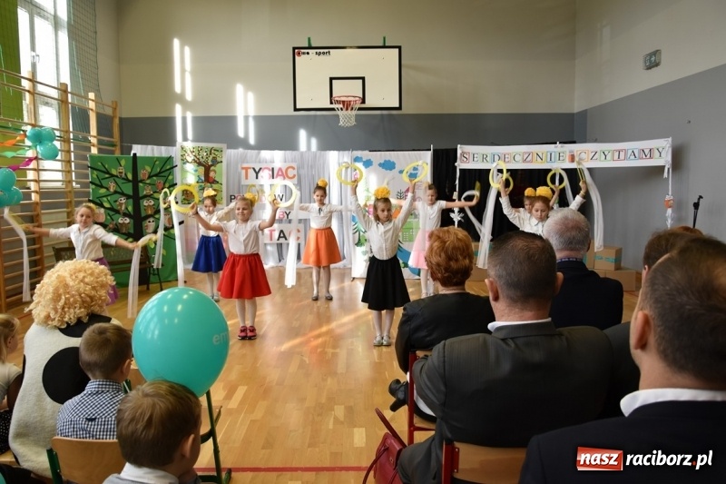 Zdjęcie w galerii na portalu naszraciborz.pl: Kobyla wygrała 1000 książek w konkursie Empiku  wiadomości z regionu