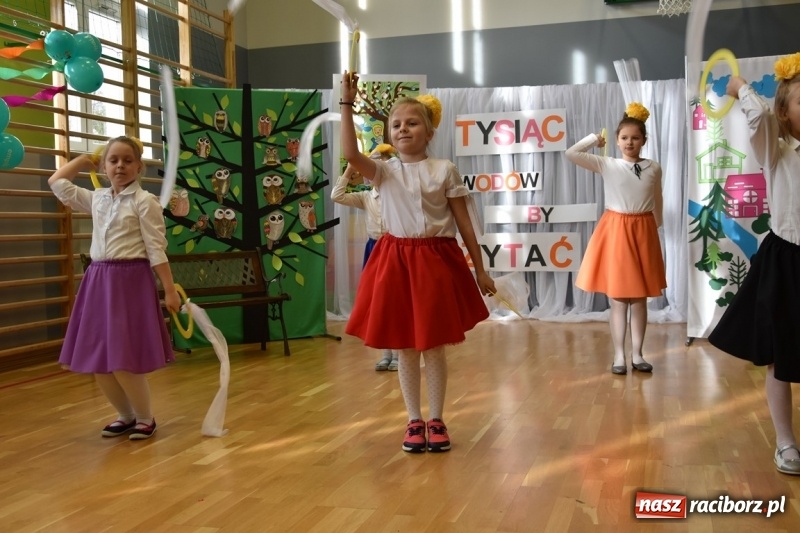 Zdjęcie w galerii na portalu naszraciborz.pl: Kobyla wygrała 1000 książek w konkursie Empiku  wiadomości z regionu