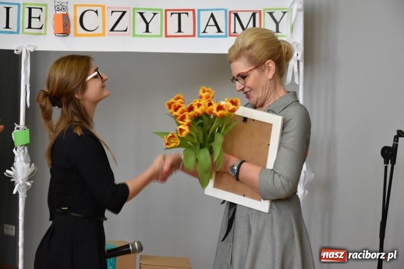 Zdjęcie w galerii na portalu naszraciborz.pl: Kobyla wygrała 1000 książek w konkursie Empiku  wiadomości z regionu