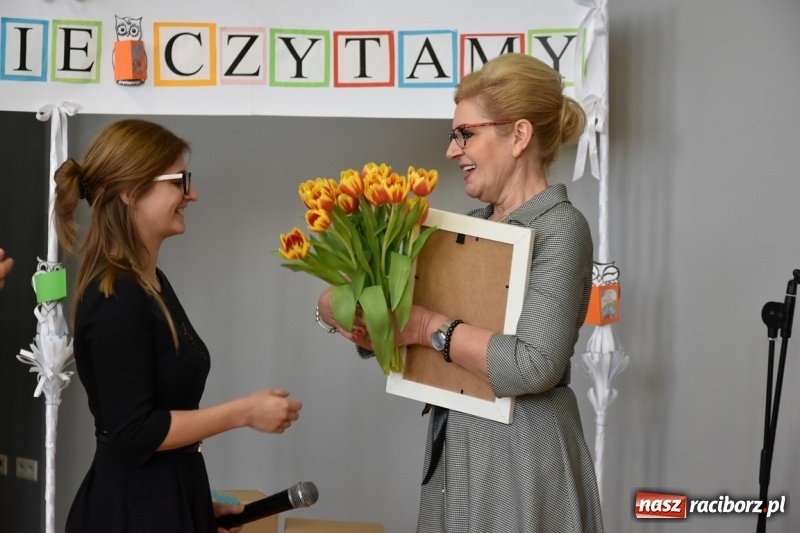 Zdjęcie w galerii na portalu naszraciborz.pl: Kobyla wygrała 1000 książek w konkursie Empiku  wiadomości z regionu