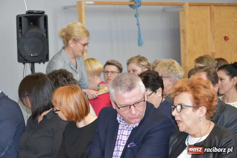 Zdjęcie w galerii na portalu naszraciborz.pl: Kobyla wygrała 1000 książek w konkursie Empiku  wiadomości z regionu