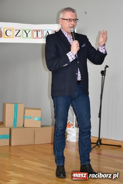 Zdjęcie w galerii na portalu naszraciborz.pl: Kobyla wygrała 1000 książek w konkursie Empiku  wiadomości z regionu