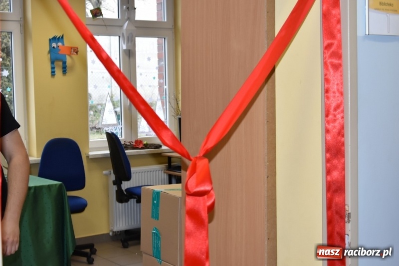 Zdjęcie w galerii na portalu naszraciborz.pl: Kobyla wygrała 1000 książek w konkursie Empiku  wiadomości z regionu