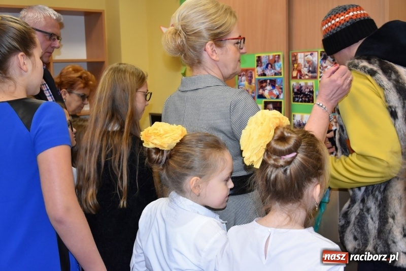 Zdjęcie w galerii na portalu naszraciborz.pl: Kobyla wygrała 1000 książek w konkursie Empiku  wiadomości z regionu