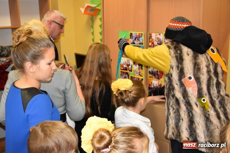 Zdjęcie w galerii na portalu naszraciborz.pl: Kobyla wygrała 1000 książek w konkursie Empiku  wiadomości z regionu