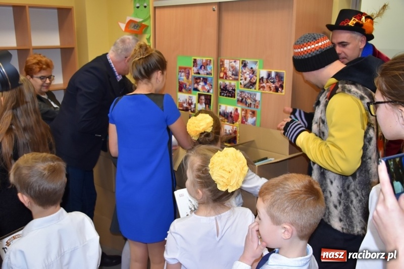 Zdjęcie w galerii na portalu naszraciborz.pl: Kobyla wygrała 1000 książek w konkursie Empiku  wiadomości z regionu