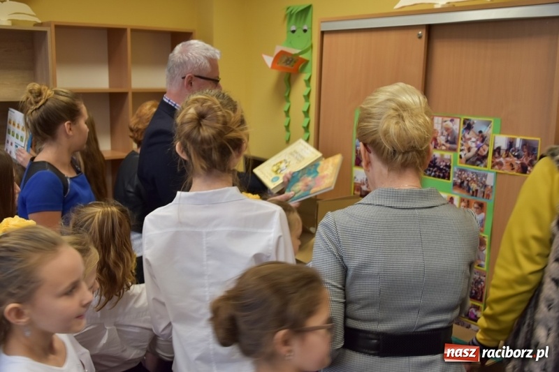 Zdjęcie w galerii na portalu naszraciborz.pl: Kobyla wygrała 1000 książek w konkursie Empiku  wiadomości z regionu