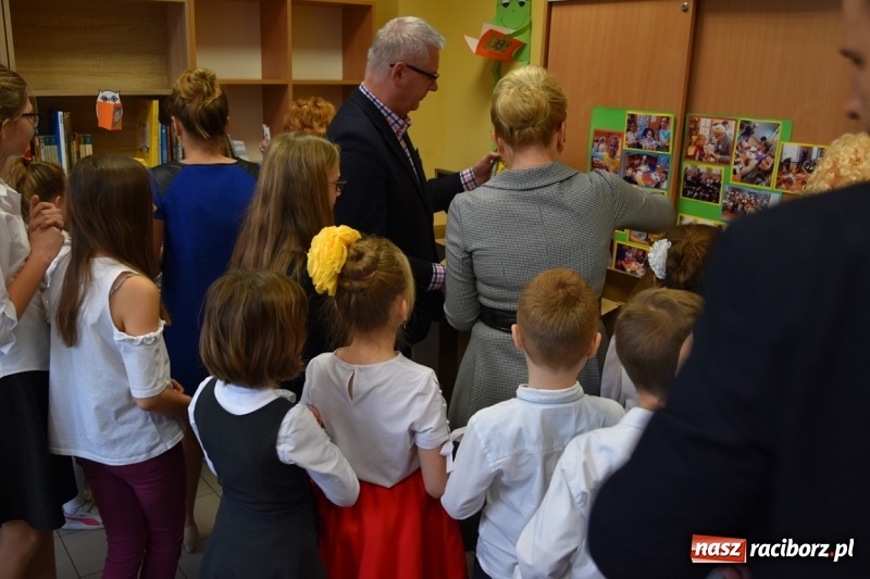 Zdjęcie w galerii na portalu naszraciborz.pl: Kobyla wygrała 1000 książek w konkursie Empiku  wiadomości z regionu