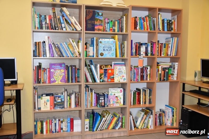 Zdjęcie w galerii na portalu naszraciborz.pl: Kobyla wygrała 1000 książek w konkursie Empiku  wiadomości z regionu