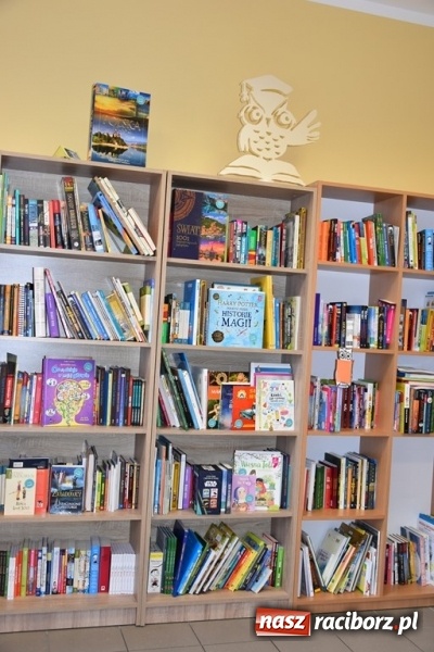 Zdjęcie w galerii na portalu naszraciborz.pl: Kobyla wygrała 1000 książek w konkursie Empiku  wiadomości z regionu