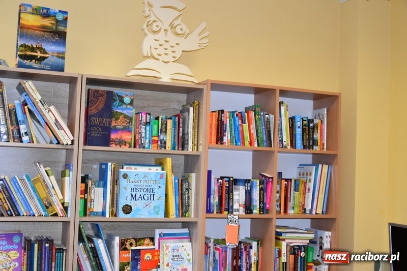 Zdjęcie w galerii na portalu naszraciborz.pl: Kobyla wygrała 1000 książek w konkursie Empiku  wiadomości z regionu
