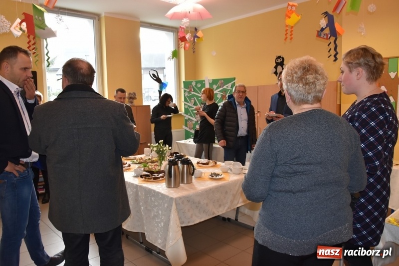 Zdjęcie w galerii na portalu naszraciborz.pl: Kobyla wygrała 1000 książek w konkursie Empiku  wiadomości z regionu