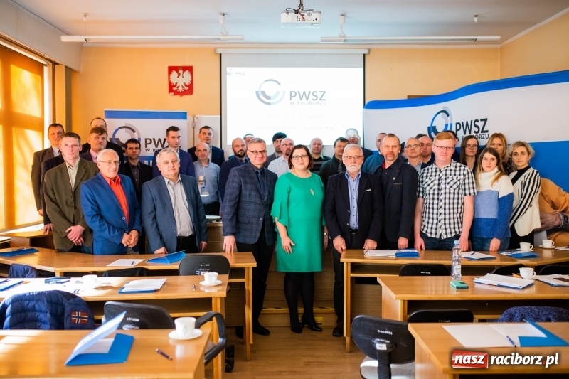 Zdjęcie w galerii na portalu naszraciborz.pl: Inteligentny dom najlepszym projektem dyplomowym w raciborskiej PWSZ wiadomości z regionu