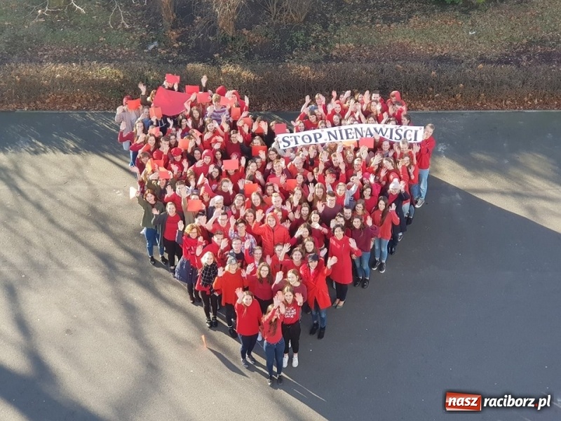 Zdjęcie w galerii na portalu naszraciborz.pl: Wielkie serce w II LO w Raciborzu  wiadomości z regionu