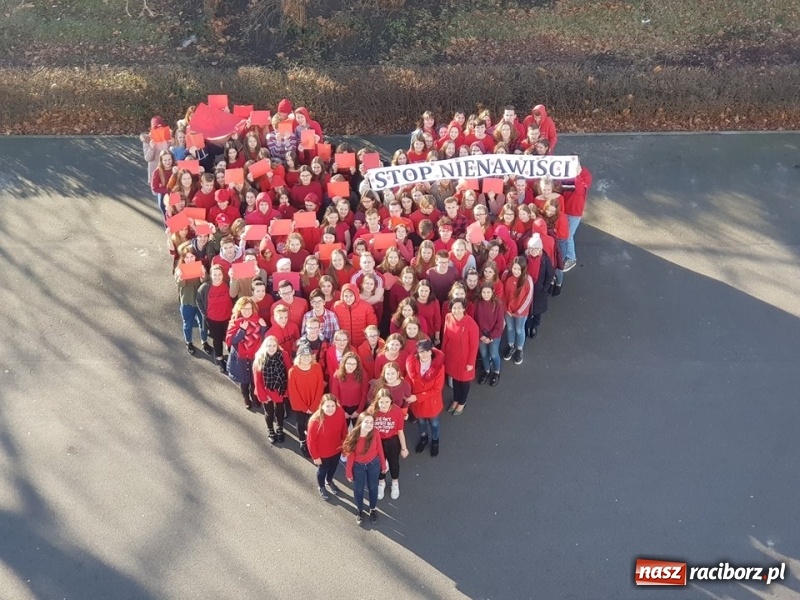 Zdjęcie w galerii na portalu naszraciborz.pl: Wielkie serce w II LO w Raciborzu  wiadomości z regionu