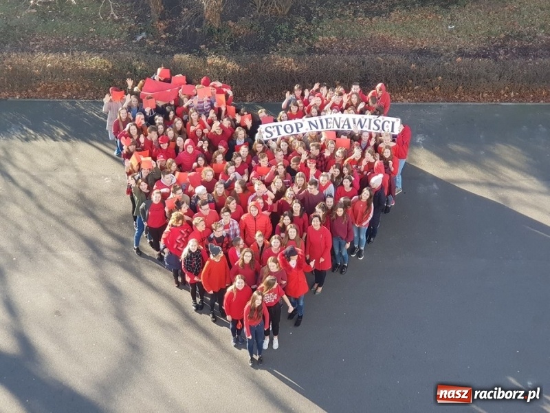 Zdjęcie w galerii na portalu naszraciborz.pl: Wielkie serce w II LO w Raciborzu  wiadomości z regionu