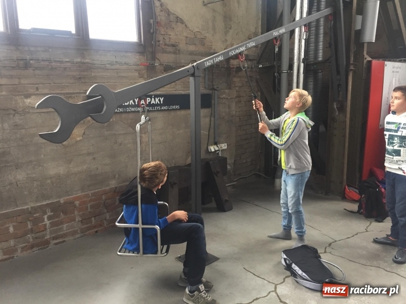 Zdjęcie w galerii na portalu naszraciborz.pl: Matematyczni Ryśliciele promują swoją książkę w powiecie! wiadomości z regionu