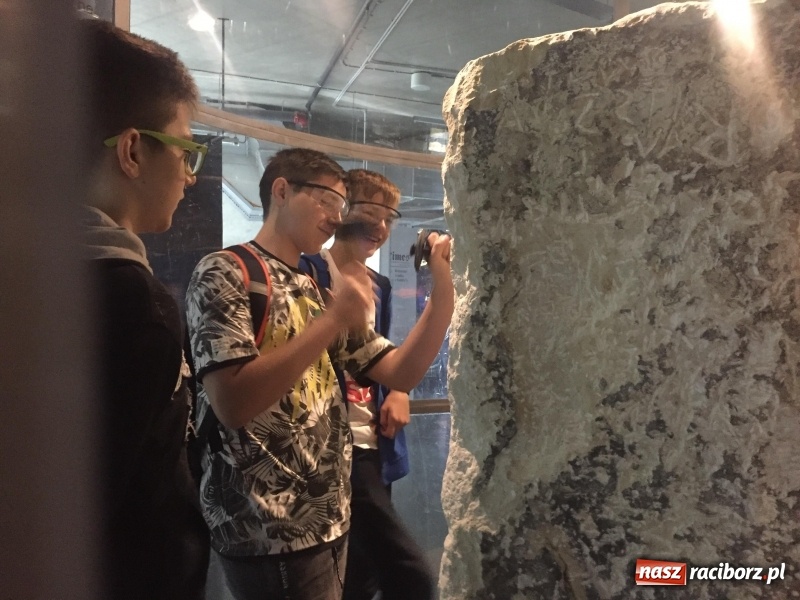 Zdjęcie w galerii na portalu naszraciborz.pl: Matematyczni Ryśliciele promują swoją książkę w powiecie! wiadomości z regionu