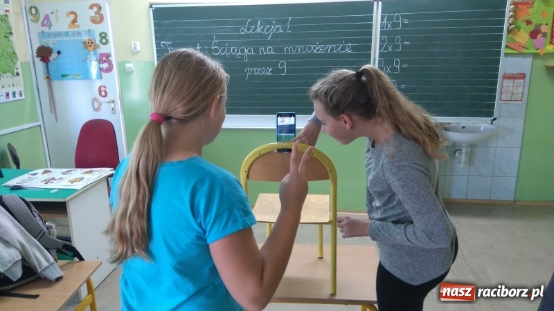 Zdjęcie w galerii na portalu naszraciborz.pl: Matematyczni Ryśliciele promują swoją książkę w powiecie! wiadomości z regionu