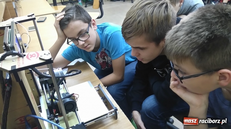 Zdjęcie w galerii na portalu naszraciborz.pl: Matematyczni Ryśliciele promują swoją książkę w powiecie! wiadomości z regionu