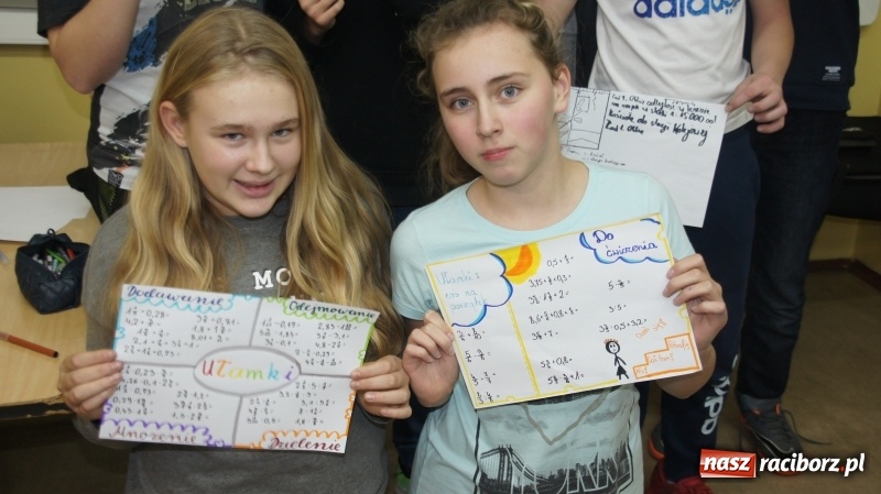 Zdjęcie w galerii na portalu naszraciborz.pl: Matematyczni Ryśliciele promują swoją książkę w powiecie! wiadomości z regionu