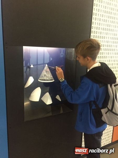 Zdjęcie w galerii na portalu naszraciborz.pl: Matematyczni Ryśliciele promują swoją książkę w powiecie! wiadomości z regionu