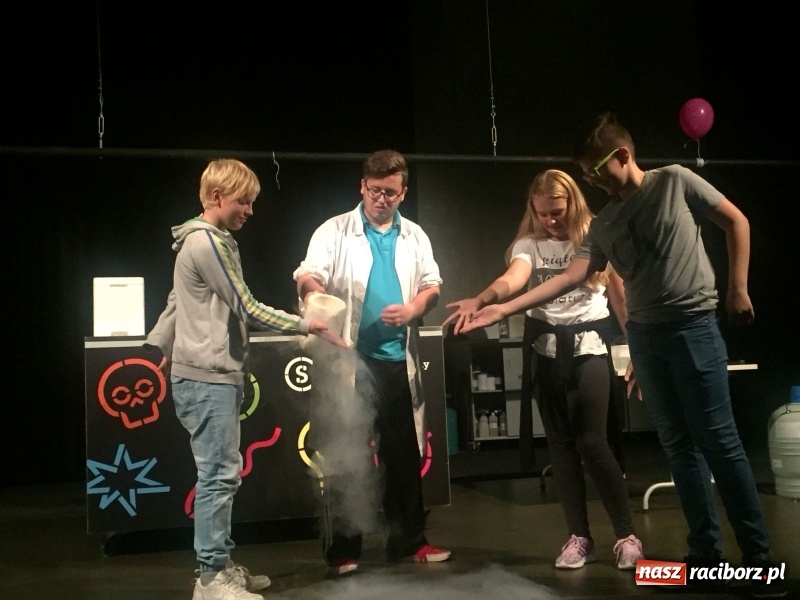 Zdjęcie w galerii na portalu naszraciborz.pl: Matematyczni Ryśliciele promują swoją książkę w powiecie! wiadomości z regionu