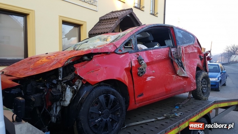 Zdjęcie w galerii na portalu naszraciborz.pl: Dachowanie na DK 45 Sudół-Bieńkowice  wiadomości z regionu