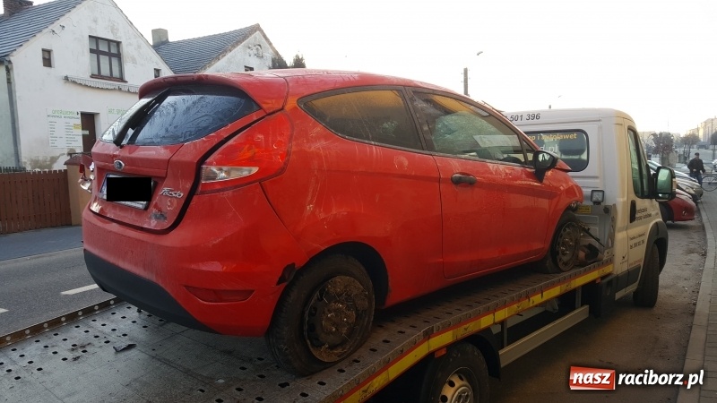 Zdjęcie w galerii na portalu naszraciborz.pl: Dachowanie na DK 45 Sudół-Bieńkowice  wiadomości z regionu