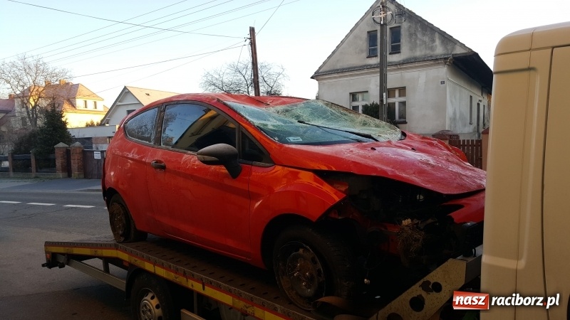 Zdjęcie w galerii na portalu naszraciborz.pl: Dachowanie na DK 45 Sudół-Bieńkowice  wiadomości z regionu